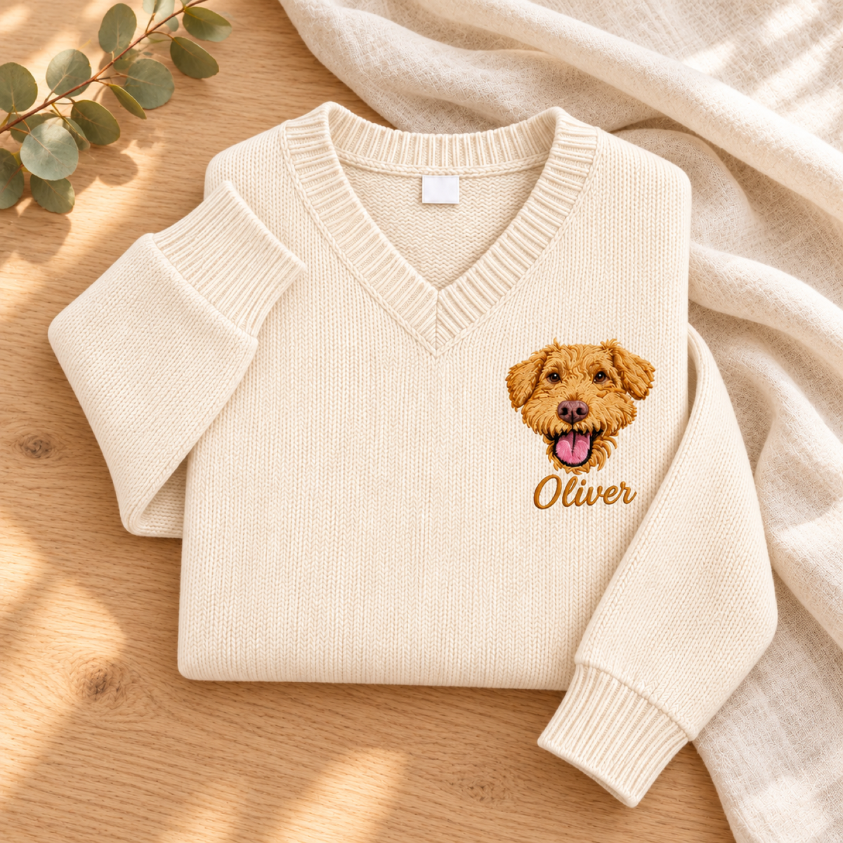 Cream V-neck knit sweater with Oliver dog portrait and name embroidery